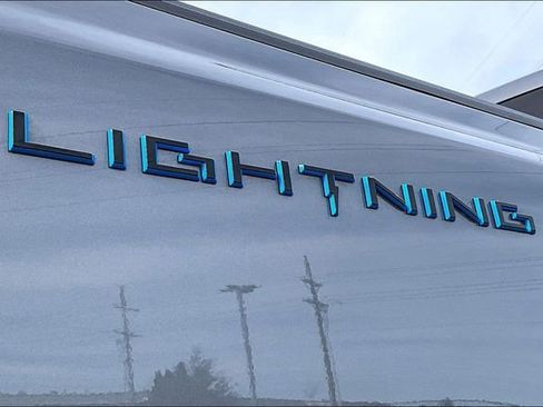 Used 2022 Ford F150 Lightning Lariat image 24