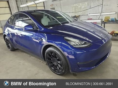 Used 2022 Tesla Model Y Long Range AWD/4WD image 1