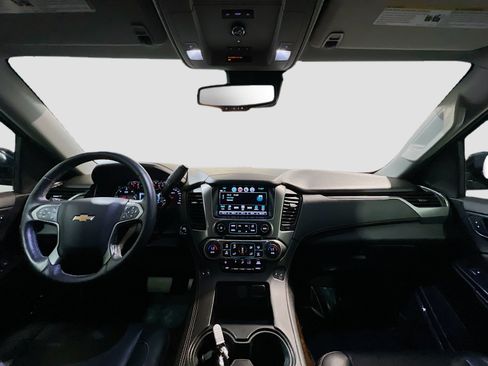 Used 2018 Chevrolet Suburban LT w/ Luxury Package RWD image 17