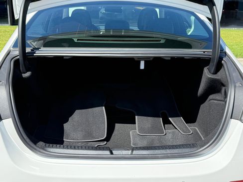 Used 2025 Mercedes-Benz E 350 4MATIC Sedan image 17