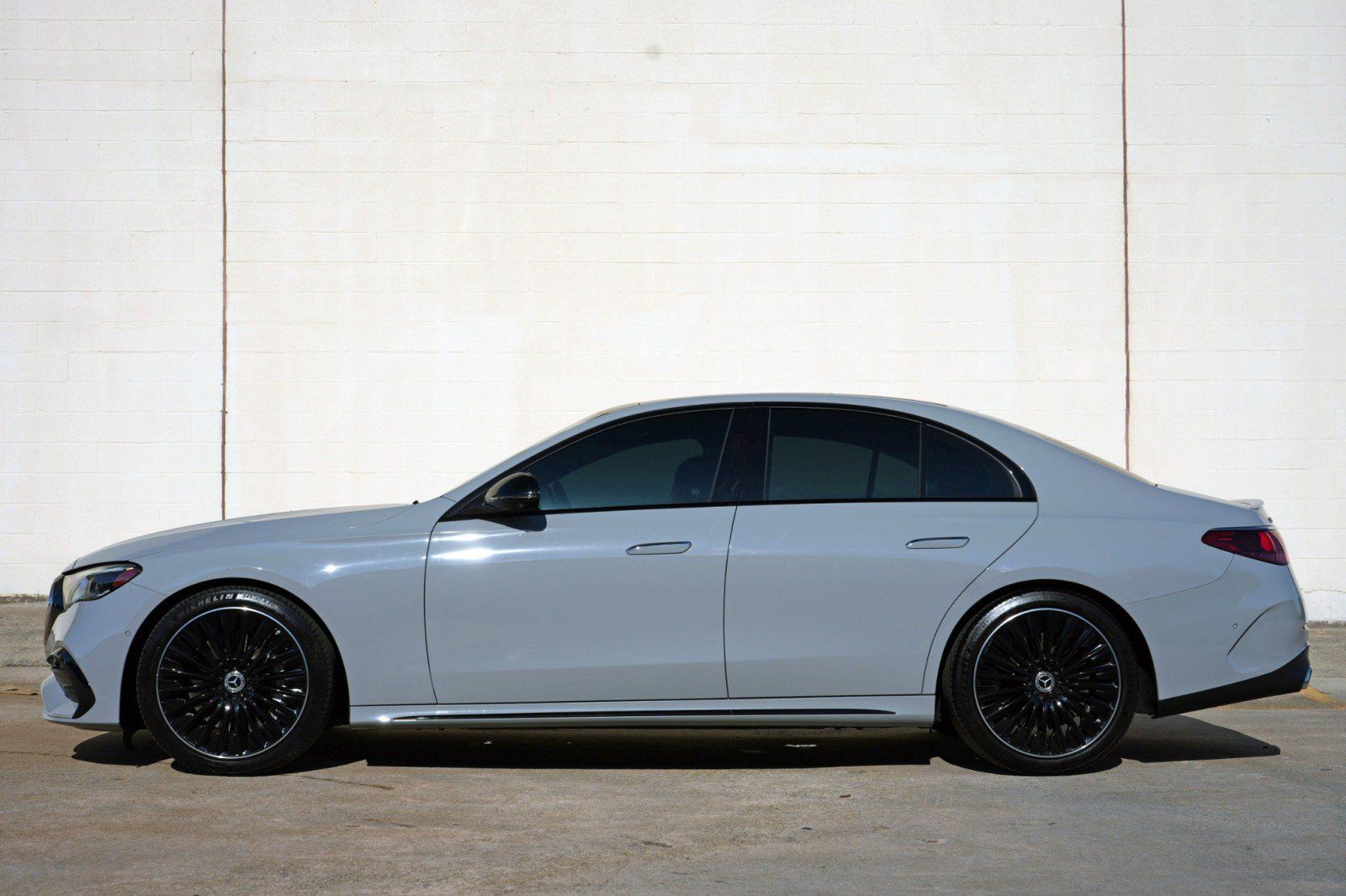 Used 2024 Mercedes-Benz E 450 4MATIC Sedan w/ MBUS Superscreen Package image 9