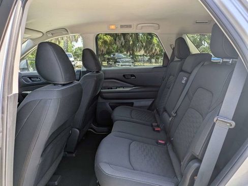 Used 2024 Nissan Pathfinder SV FWD image 13