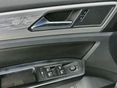 Used 2020 Volkswagen Atlas Cross Sport SE FWD image 15