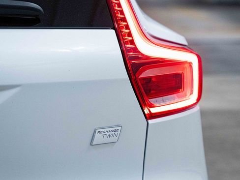 Certified 2023 Volvo XC40 Recharge Ultimate image 6