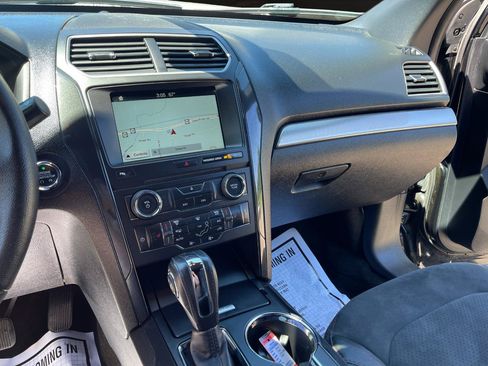 Used 2018 Ford Explorer XLT w/ XLT Appearance Package AWD/4WD image 15