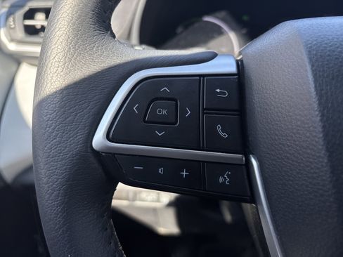 Used 2025 Toyota Sienna XLE image 20