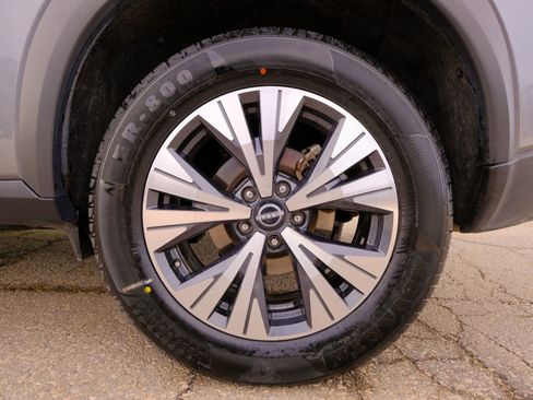 Used 2023 Nissan Rogue SV image 45