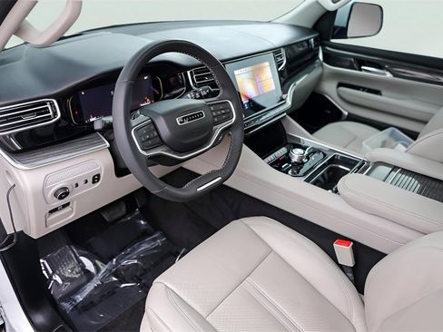 Used 2022 Jeep Wagoneer Series III w/ Premium Group I image 12