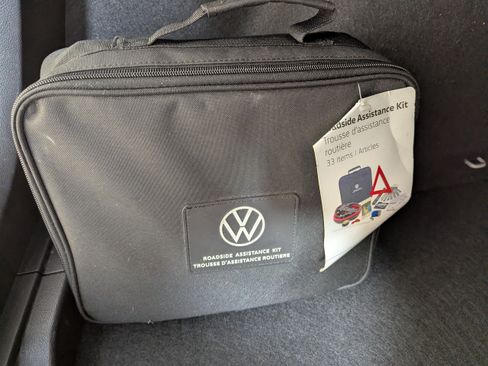Used 2022 Volkswagen Taos SE FWD image 25