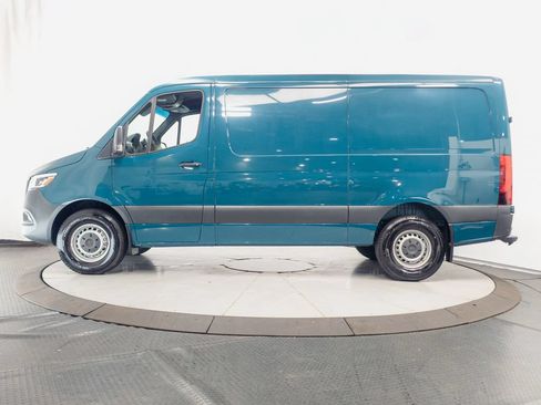 Used 2024 Mercedes-Benz Sprinter 2500 image 4