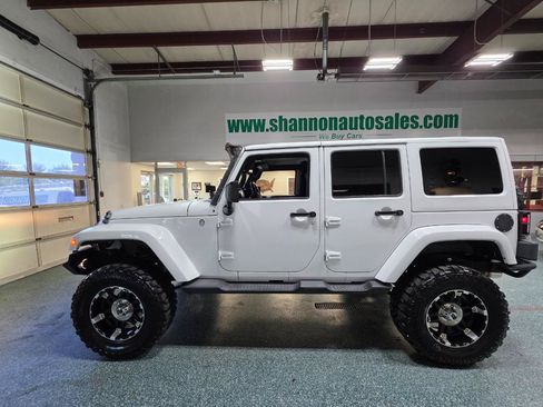 Used 2013 Jeep Wrangler Unlimited Sahara w/ Dual Top Group AWD/4WD image 11
