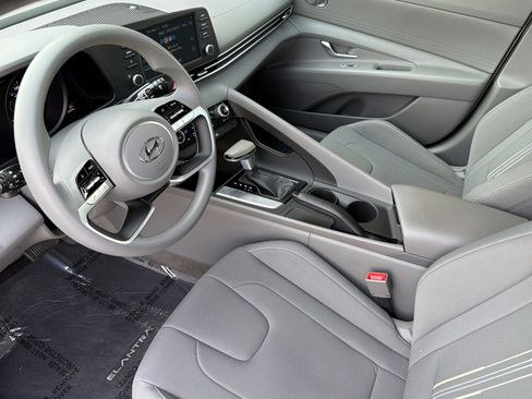 Used 2023 Hyundai Elantra SEL FWD image 12
