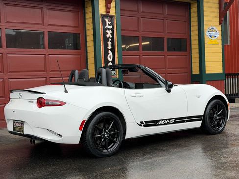 Used 2020 MAZDA MX-5 Miata Sport image 11