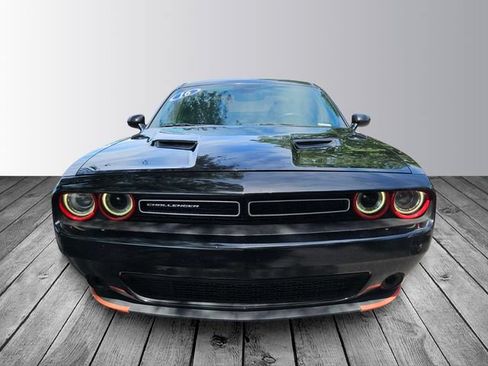 Used 2016 Dodge Challenger SXT RWD image 8