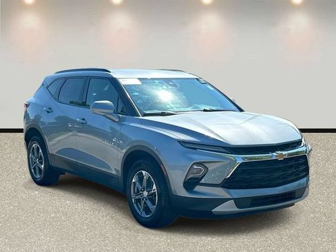 Used 2023 Chevrolet Blazer LT w/ Convenience Package FWD image 3