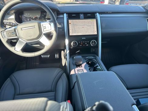 New 2026 Land Rover Discovery Dynamic SE image 9