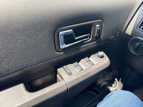 Used 2010 Ford Edge SE image 21