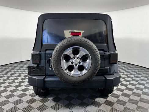 Used 2017 Jeep Wrangler Unlimited Sahara w/ Connectivity Group AWD/4WD image 6
