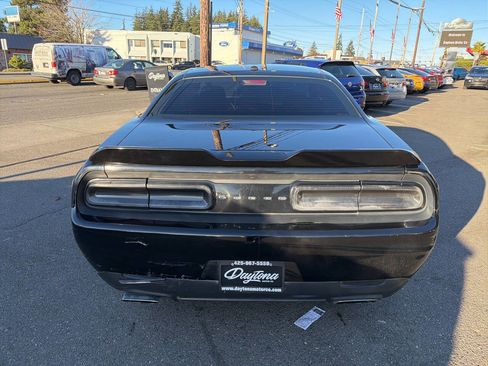 Used 2016 Dodge Challenger R/T image 5