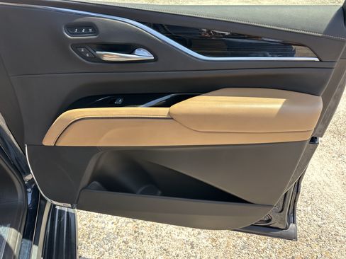 Certified 2021 Cadillac Escalade ESV Premium Luxury AWD/4WD image 15