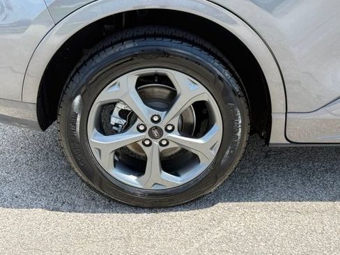 Used 2023 Ford Escape ST-Line FWD image 11