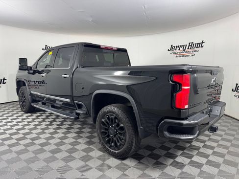 Used 2024 Chevrolet Silverado 2500 High Country w/ High Country Premium Package AWD/4WD image 9