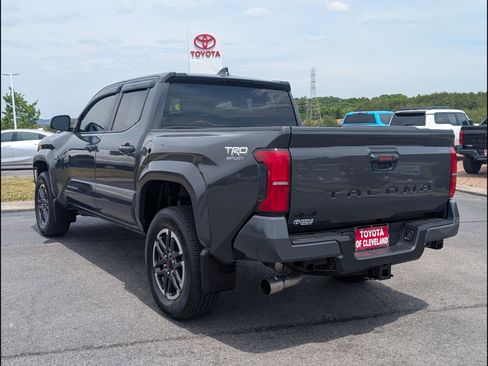 Used 2025 Toyota Tacoma TRD Sport AWD/4WD image 4