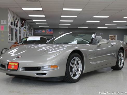 Used 2000 Chevrolet Corvette Convertible w/ Performance Handling Pkg RWD image 20
