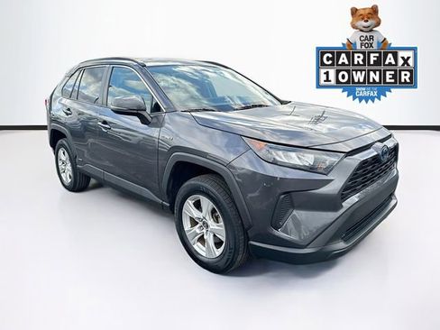 Used 2020 Toyota RAV4 LE image 1