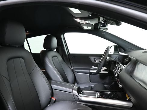 Used 2025 Mercedes-Benz GLA 250 4MATIC image 27