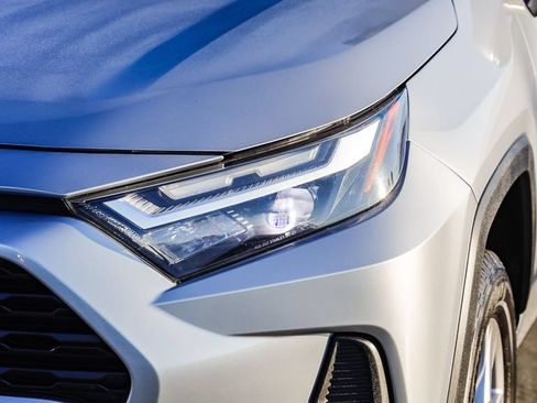 Used 2023 Toyota RAV4 XLE AWD/4WD image 5