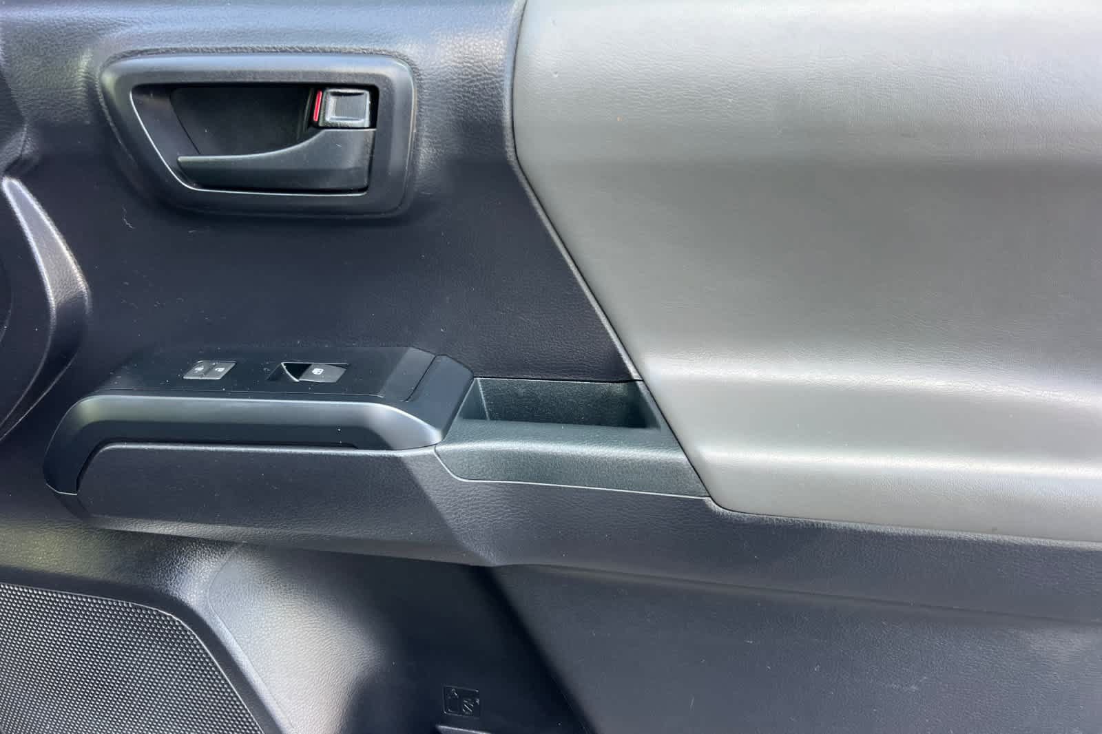 Used 2020 Toyota Tacoma SR RWD image 17