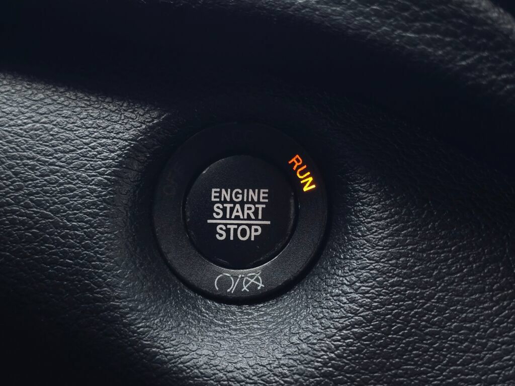 Used 2019 Jeep Cherokee Trailhawk AWD/4WD image 28
