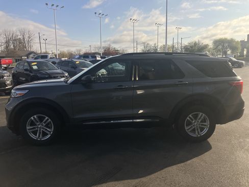 Used 2023 Ford Explorer XLT w/ Equipment Group 202A image 4