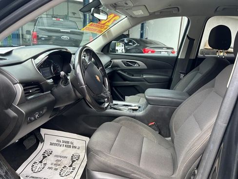 Used 2020 Chevrolet Traverse LT FWD image 19