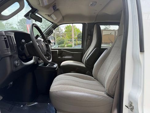 Used 2025 Chevrolet Express 3500 LT w/ LT Preferred Equipment Group image 26