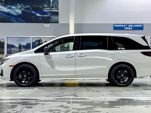 Used 2025 Honda Odyssey Sport-L image 2