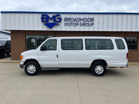 Used 2007 Ford E-350 and Econoline 350 XLT image 2