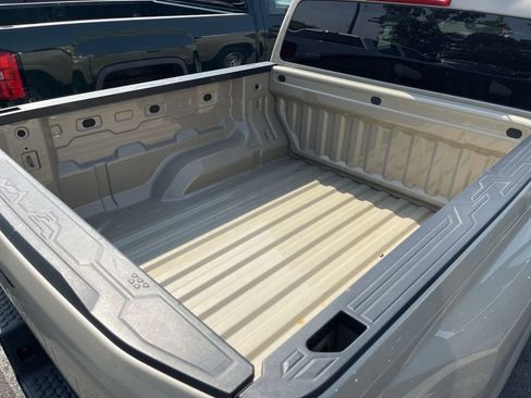 Used 2023 Chevrolet Colorado W/T RWD image 5