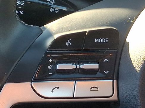 Certified 2023 Hyundai Elantra Limited image 22