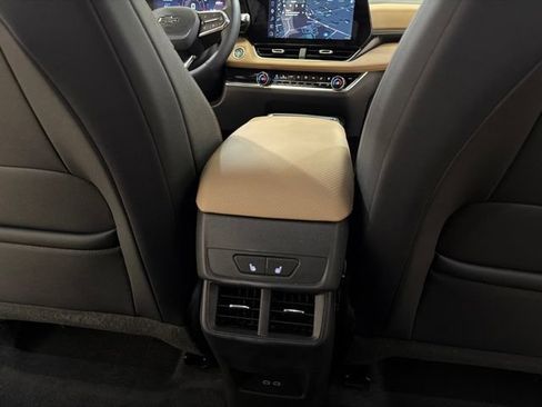 Used 2026 Chevrolet Equinox ACTIV w/ Convenience Package III FWD image 24