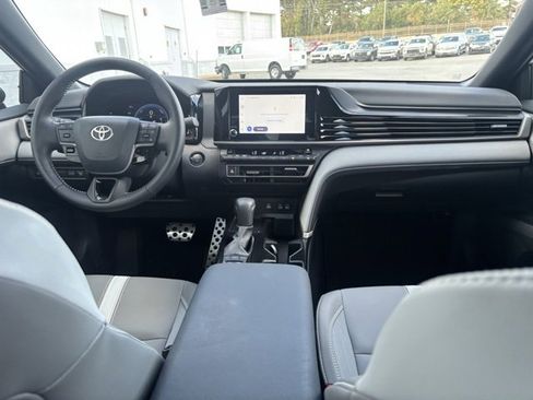 Used 2025 Toyota Camry SE image 22