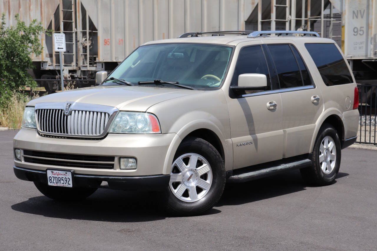Used 2006 Lincoln Navigator Luxury RWD image 4