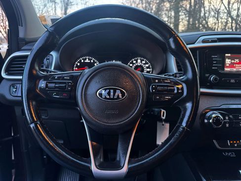 Used 2016 Kia Sorento LX w/ LX Convenience Package image 21