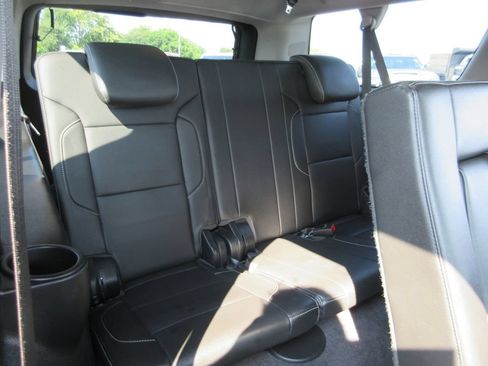 Used 2019 Chevrolet Suburban LT AWD/4WD image 25