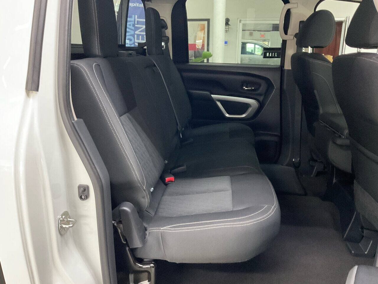 Used 2018 Nissan Titan SV AWD/4WD image 17