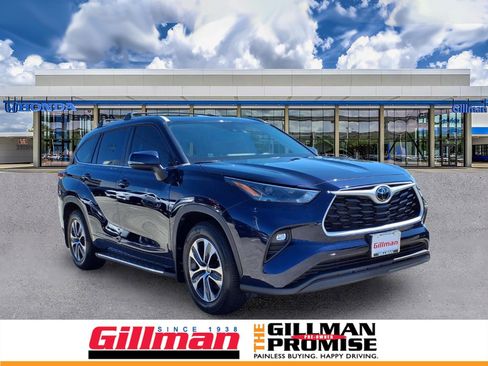 Used 2023 Toyota Highlander XLE FWD image 1