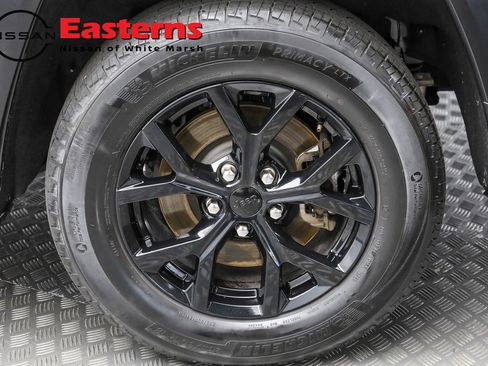 Used 2024 Jeep Grand Cherokee L Laredo image 8