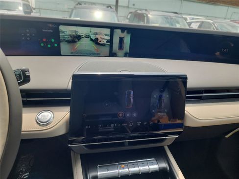 New 2025 Lincoln Nautilus Premier image 36