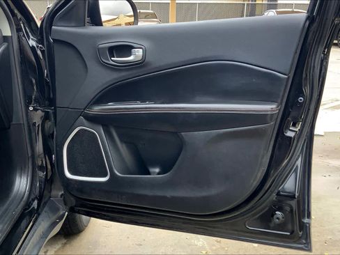 Used 2017 Jeep Compass Latitude image 22